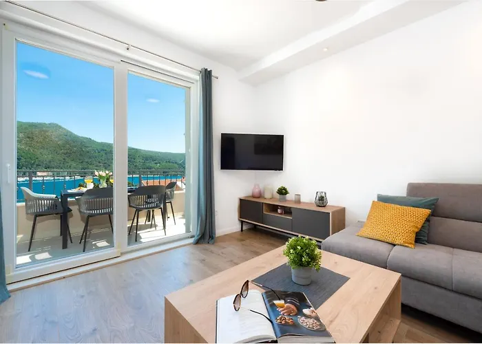 Amazing Sea View Apartments Petra & Paula