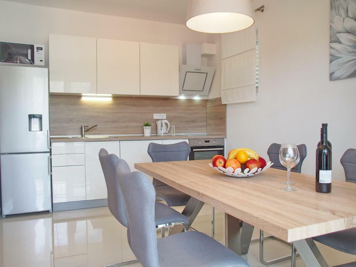 Amazing Sea View Petra & Paula Apartman
