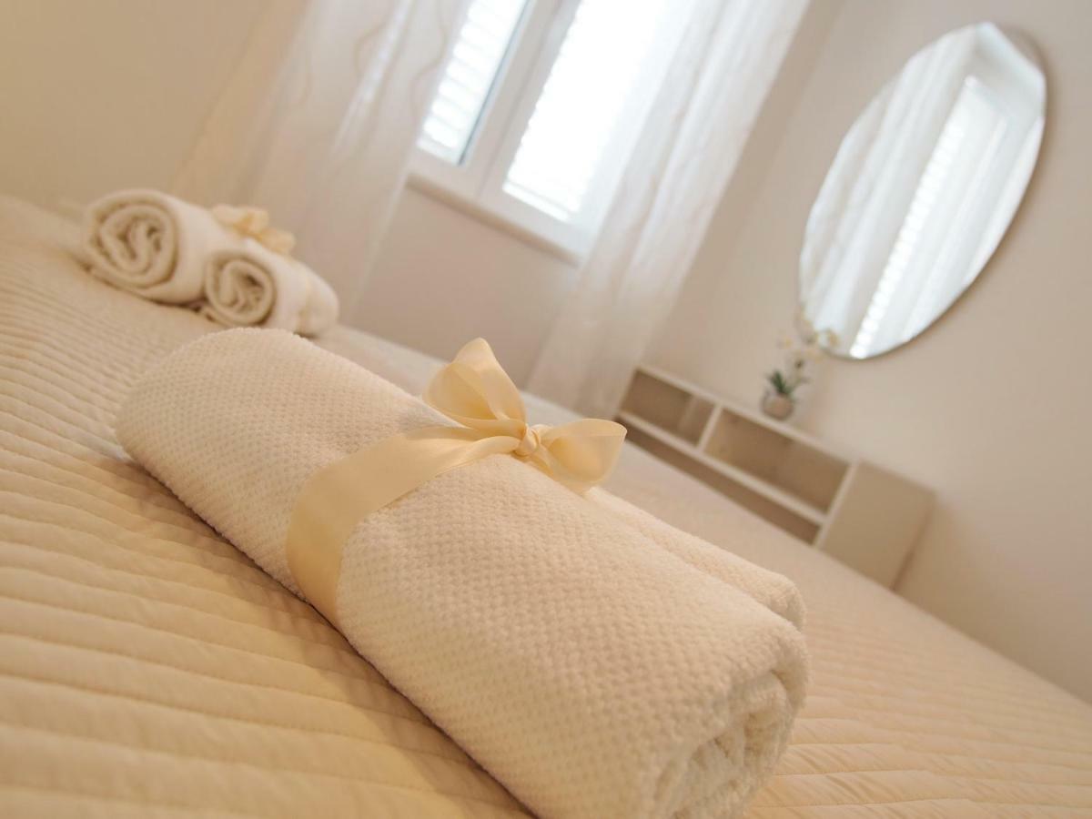 Amazing Sea View Petra & Paula Apartman *
